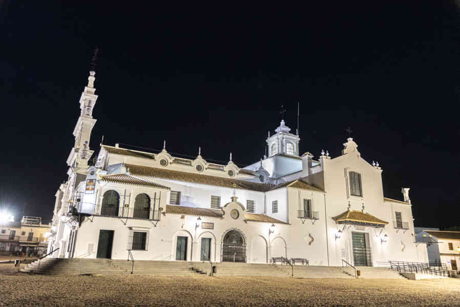 Huelva - El Rocío 20  - santuario de Nuestra Señora del Rocío.jpg